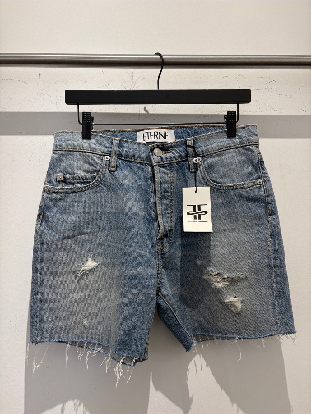 Eterne Women’s Emmett Boyfriend Short - Light Indigo